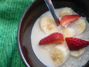 oatmeal bananas and strawberries