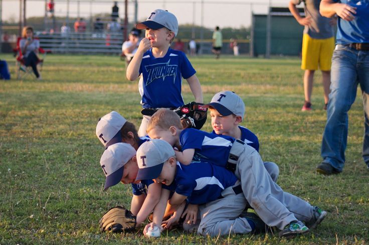 tee ball players converging on ball