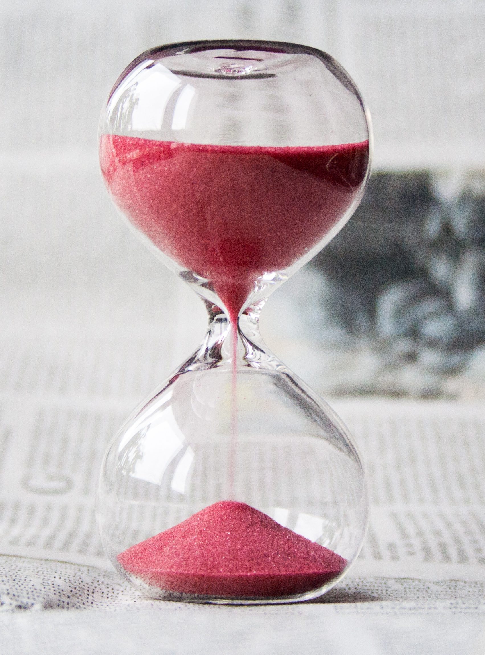 sand-silhouette-light-white-glass-clock-910835-pxhere.com