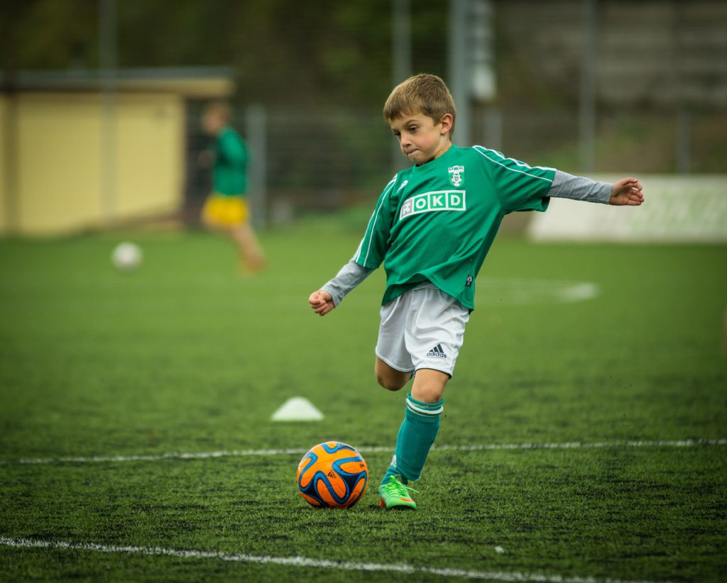 play-green-soccer-child-football-player-757702-pxhere.com