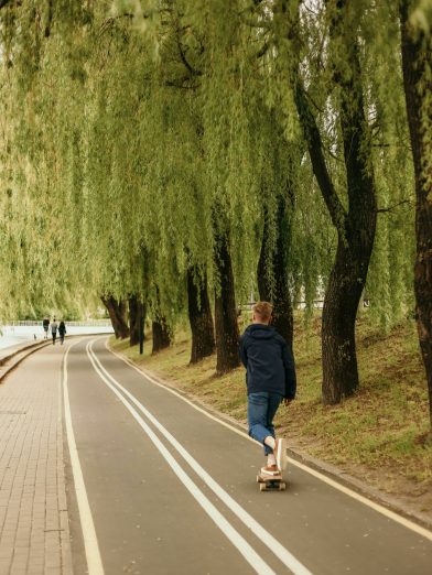pexels-maksgelatin-4663394 skateboarder